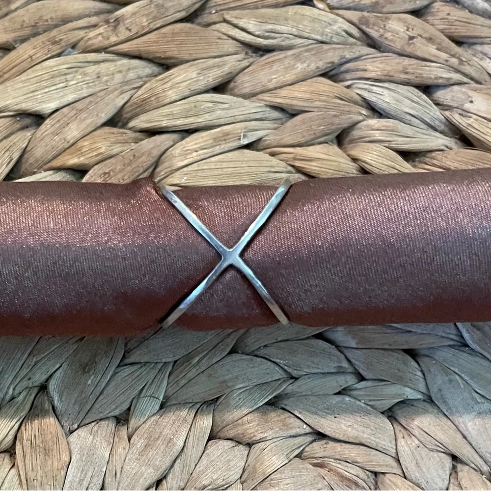 Unique Ring - Picture 2 of 3